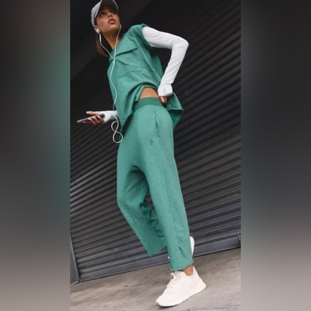 NWT Free People Movement S Winning Stretch Set in Heritage Green 2 Piece New - Picture 3 of 5